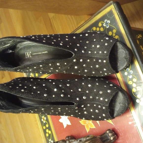 INC (Dillards) Heels - Picture 2 of 10